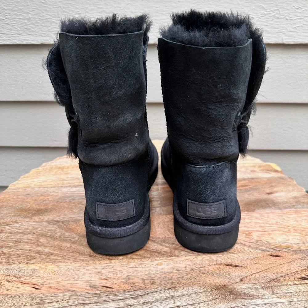 UGG Bailey Button II Black Suede Sheepskin Boots 1016226 Womens 7